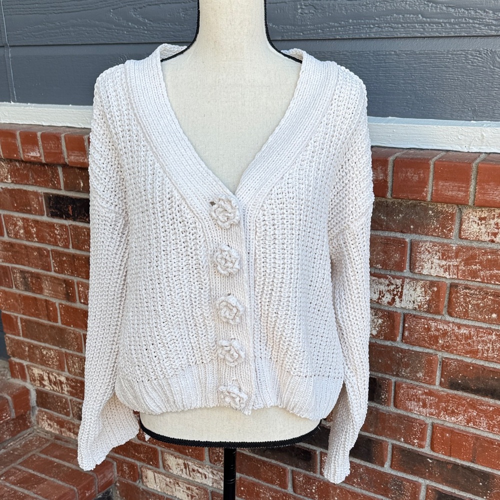 POL Vanilla Knit Flower Button Down Sweater Cardigan Women's Size Small Soft